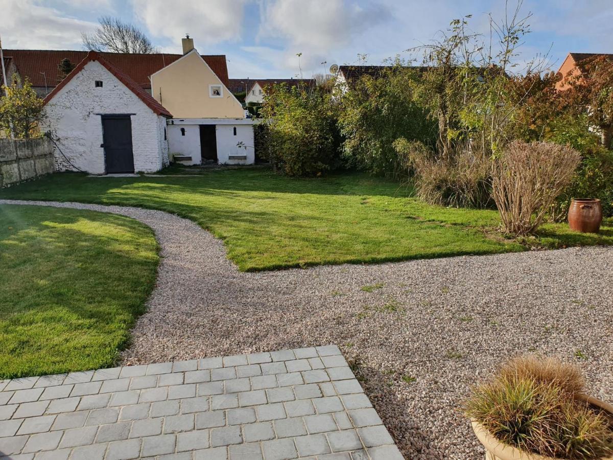 Vintage Holiday Home In Escalles With Garden Exteriör bild